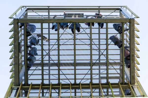 People on a lookout tower — Stock Photo, Image