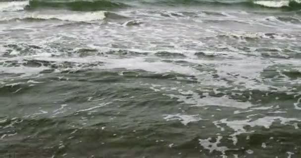 ドイツのバルト海のサージ — ストック動画