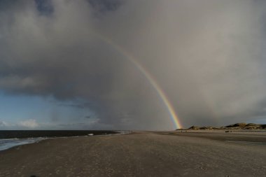 Gökkuşağı Almanya Kuzey Frisian Adası Amrum üzerinde