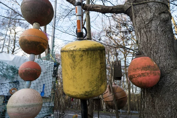 Amrum, Almanya - 02 Ocak 2018: Balıkçılık sandıkları, şamandıralar ve oth — Stok fotoğraf