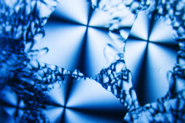 Микрокристаллы сорбитола в поляризованном свете — стоковое фото