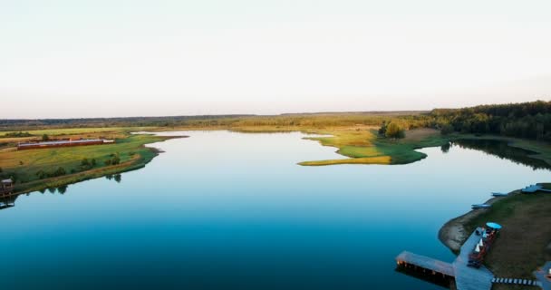 Wharf in de zee tijdens een orkaan luchtfoto — Stockvideo