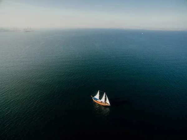 Vue aérienne du voilier Palinuro en mer — Photo