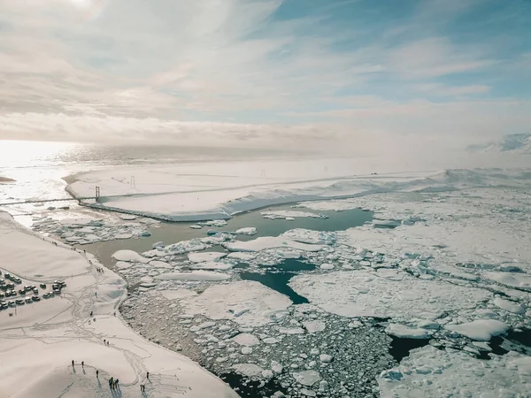 Jokulsarlon est un lagon glaciaire, bordant le parc national Vatnajokull . — Photo