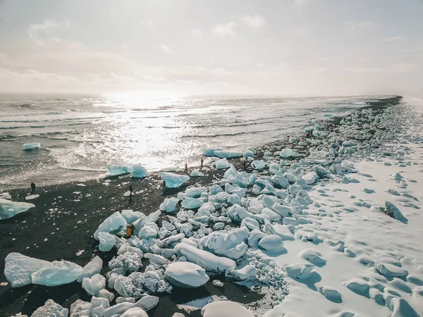 Jokulsarlon es una laguna glaciar, que bordea el Parque Nacional Vatnajokull . — Foto de Stock