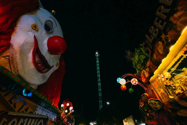 The Big Clown at the amusement park — Stock Photo, Image