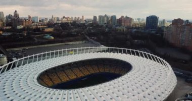 Kiev 'deki Olimpiyat Stadyumu' nun üzerinde gün doğumu. Hava görünümü