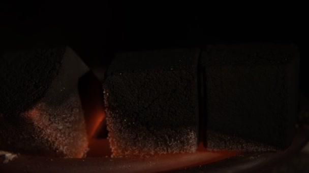 Hookah varma kol för att röka naturligt ljus på nära håll. Tidslopp — Stockvideo