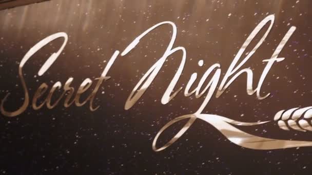 Banner s nápisem Tajemná noc — Stock video
