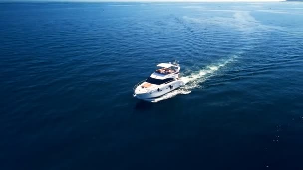 Luxury motor yacht moves on sea — Stock Video