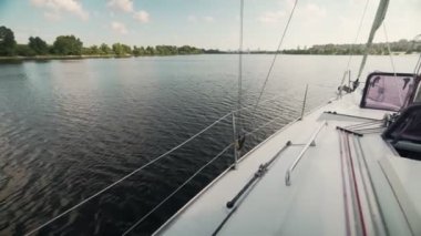 Yelkenli Yat Ashore 'dan Bir Yaz Günü Görünümü.