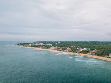 Kıyı şeridinin güzel manzarası, İHA 'dan çekilmiş.