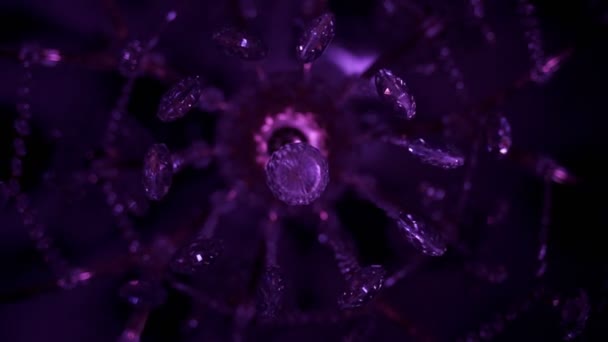 Reflekterande glittrande kristall lyx ljuskrona — Stockvideo