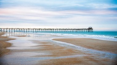 Atlantic Beach iskelesinden zümrüt Isle of güneş doğarken