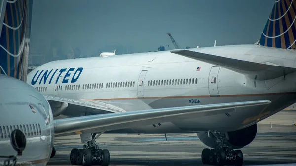 Aeropuerto Internacional Newark Newark June 2017 United Airlines Airliner Tarmac — Foto de Stock