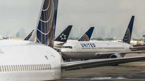Aeropuerto Internacional Newark Newark June 2017 Los Aviones United Airlines — Foto de Stock