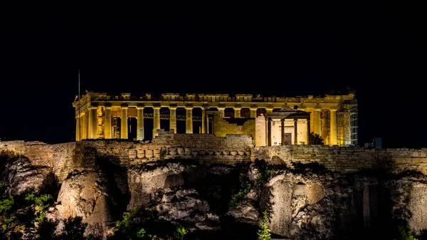 The Parthenon under construction at night — 图库照片
