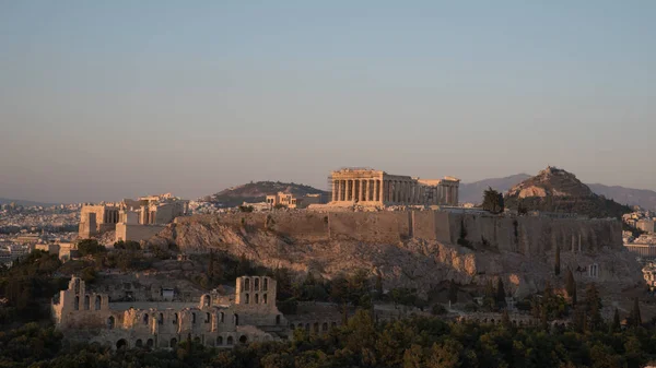 Parthenon, Propylaea a Acropolis v jasný den bez cl — Stock fotografie