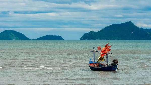 Barcos de pesca en Pak Nam Pram, Tailandia —  Fotos de Stock