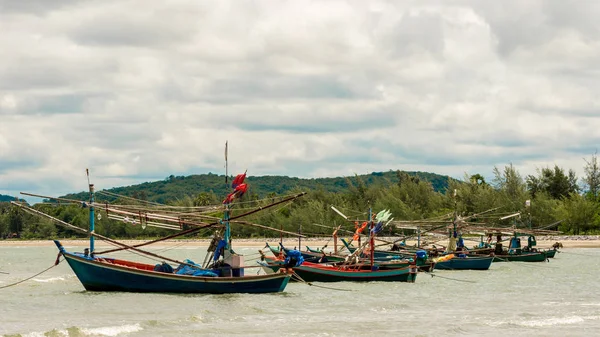 Рыбацкие лодки в Пак Нам Праме, Таиланд — стоковое фото