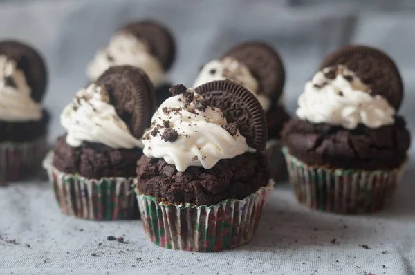 Chocolate Oreo Cupcakes Whipped Cream Cookie Blue Grey Background — Stock Photo, Image