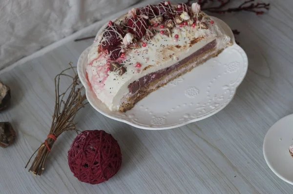 Gyengéd Muscovy Torta Málna Túró Mákos Sütemények Eper Csokoládé Marshmallows — Stock Fotó