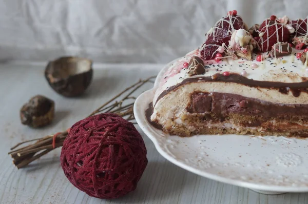 Gyengéd Muscovy Torta Málna Túró Mákos Sütemények Eper Csokoládé Marshmallows — Stock Fotó