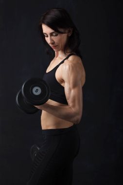Orta yaş sporcumuz spor egzersizleri gerçekleştirme