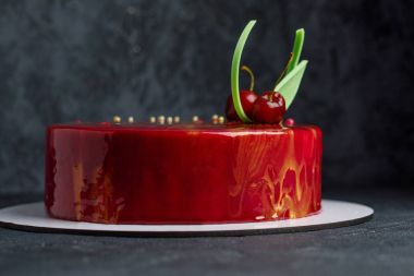 Pasta mousse ayna sır ile