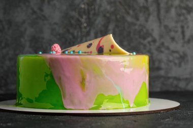 Pasta mousse ayna sır ile