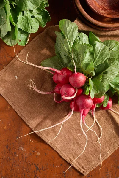 Bunch of Fresh radishes — Stock Photo, Image
