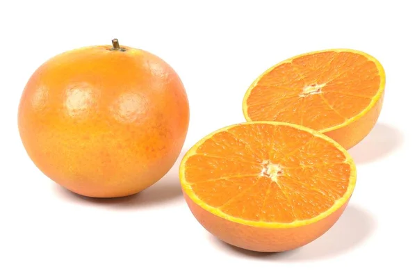 Renderização 3d realista de laranja no fundo branco — Fotografia de Stock