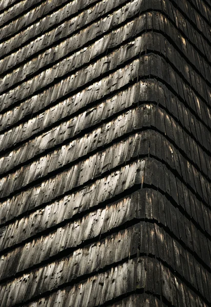 Canto da casa painéis telhas de madeira — Fotografia de Stock