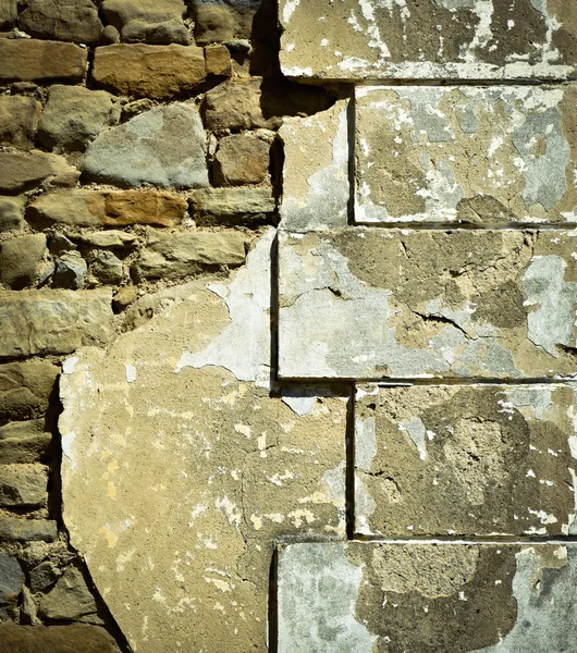 Vecchi muri di pietra d'angolo malconcio della casa — Foto Stock