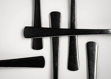 arka plandan demir çatal bıçak takımı