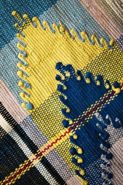 Halı dokuma üzerinde ok desen