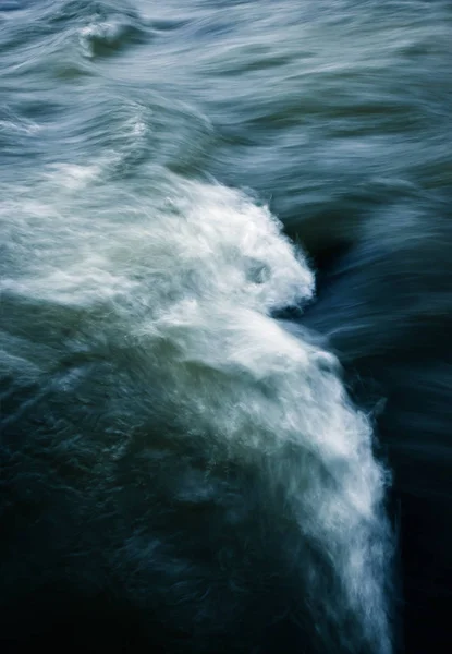 Dark wave on river — Stock Photo, Image