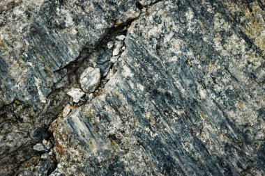 belgili tanımlık çatlamak içinde küçük taşlar