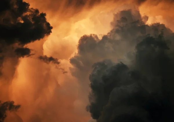 Темна штормова хмара над Стокова Картинка