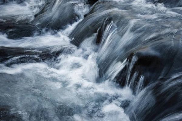 ダイビング川の抽象的な波 — ストック写真