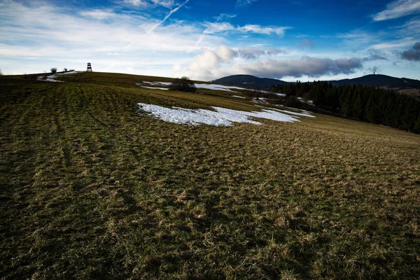 Paesaggio primaverile nella neve — Foto Stock