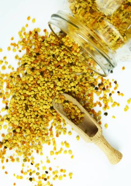 bir cam şişe serpilir polen