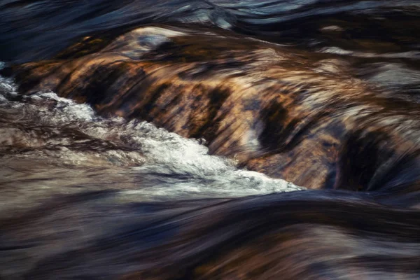 Autumn waves on the river — Stock Photo, Image