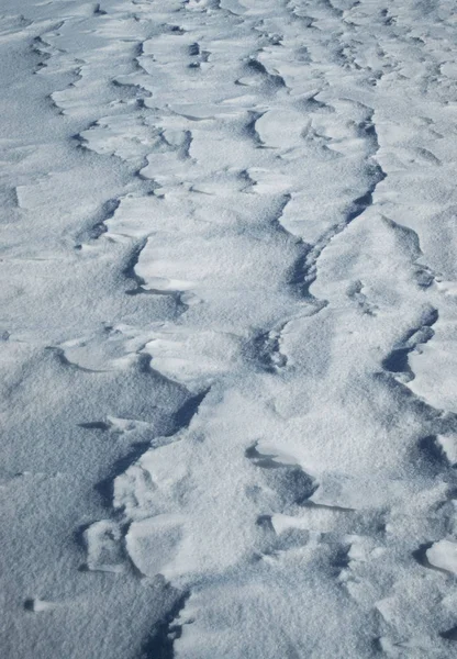 Skuggor av vågor på kvällen av snö — Stockfoto