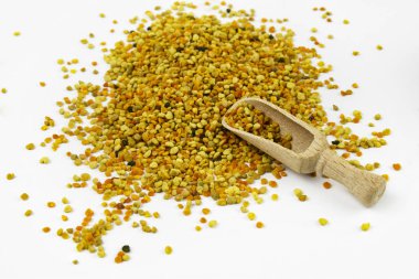 Gıda arka plan tahta kaşık polen taneleri ile