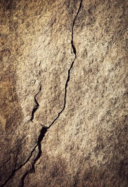 Una grieta minimalista en la roca — Foto de Stock