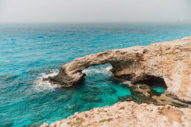 Köprü aşk ya da sevgi köprüsü Ayia Napa, Kıbrıs için en güzel turistik yer almaktadır.
