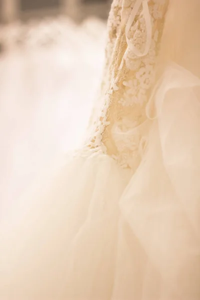 Gelinlik ile çiçek tasarım detay