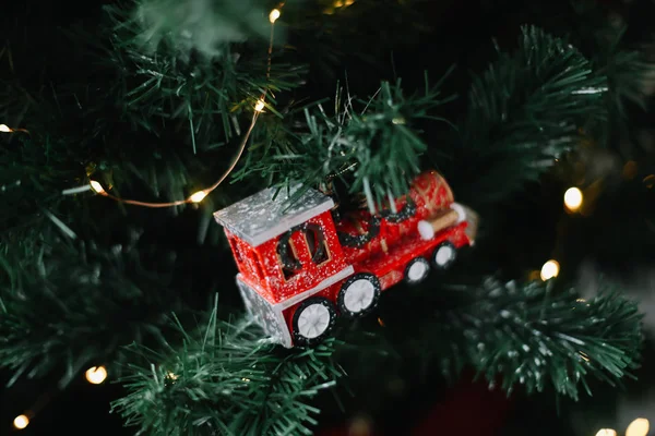 Decoraciones del árbol de Navidad. Feliz Navidad y Año Nuevo composición de vacaciones, concepto festivo. Fondo de vacaciones — Foto de Stock
