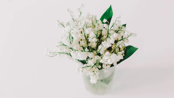 Nice bouquet of lilies of the valley on white background. Concept of holiday, birthday, International Womens Day. Feminine flatlay — Stock Photo, Image